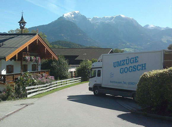 Umzug mit dem LKW zum Möbel transportieren